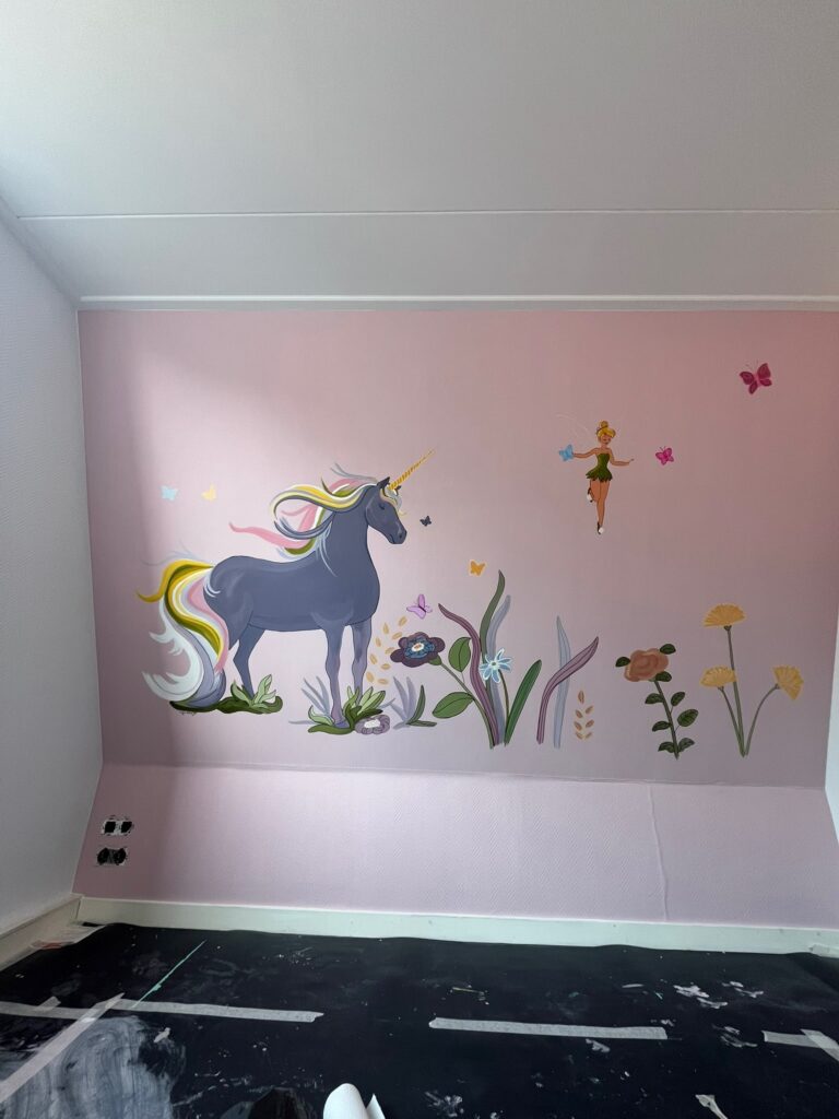 Eenhoorn muurschildering kinderkamer